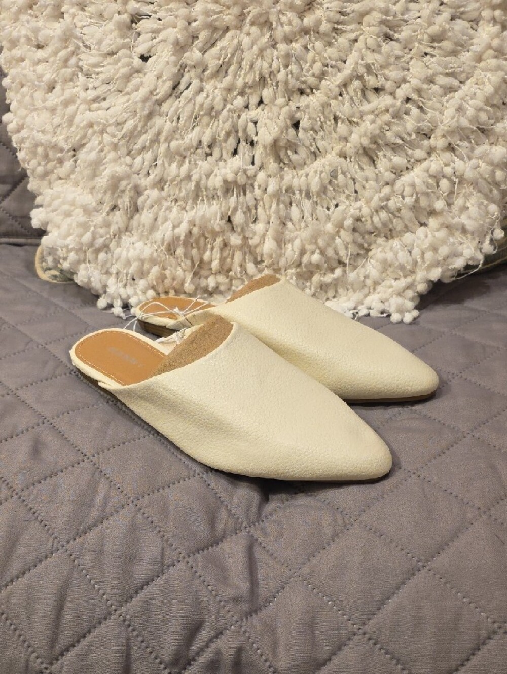 Old Navy Cream Faux Leather Slip-On Pointed Mules - Picture 13 of 16